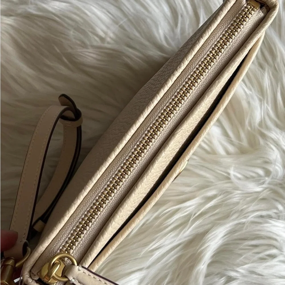 CH473 - Disney X Coach Kitt Messenger Crossbody in Regenerative Leather - Picture 5 of 12